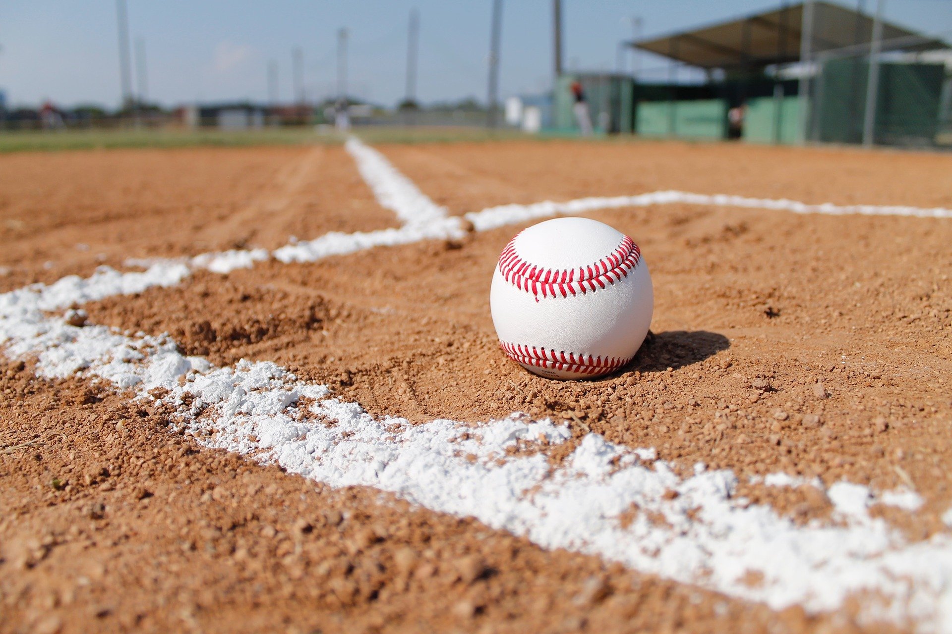 baseball-field-1563858_1920